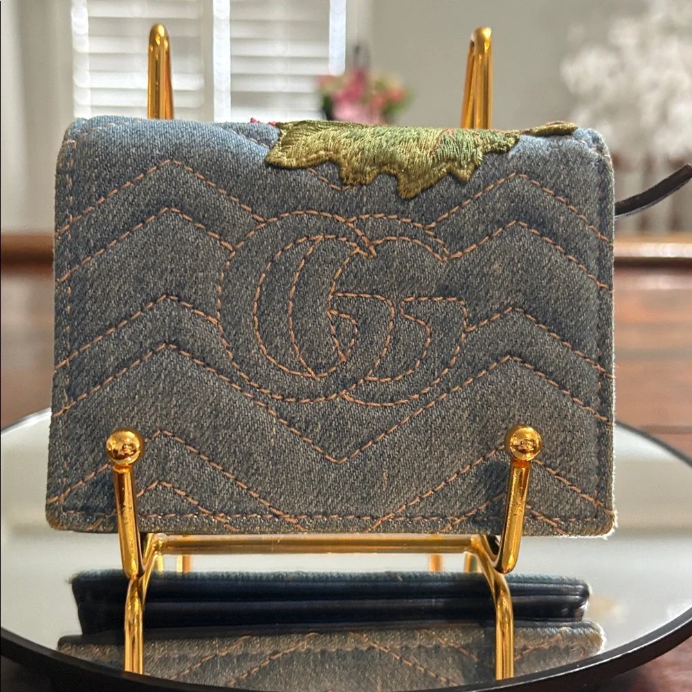 GUCCI Denim GG Marmont Floral Embroidered Compact Wallet - Picture 3 of 12